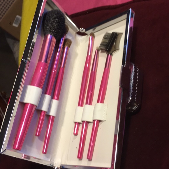 NWOT Make up Set - Picture 4 of 6